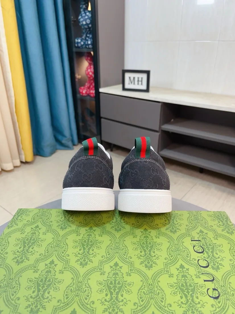 Men's shoes 💰400🌸🌸[GUCCI] Gucci's new spring and summer slip-on loafers with cartoon characters, Fendi F's low-top trendy men's shoes, 😈The upper is made of Italian 🇮🇹 imported sheep suede with Lafayette embroidered leather, full pigskin lining, original rubber non-slip outsole! The style is high-profile and elegant, and the upper is versatile and fashionable. 🇱🇾🇱🇾A large number of ready-made and reposted pictures will be sold! 38-44,
